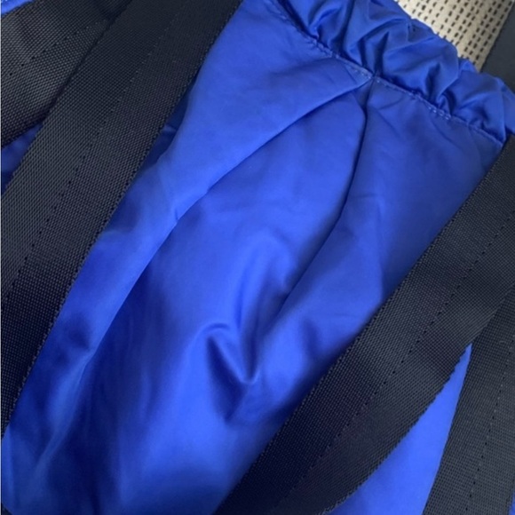 Lululemon Blue extra large Gym / Yoga Bag vivid blue, big logo, lots of pockets - Picture 5 of 6